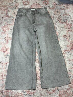 H&M Gray Wide-Lef Denim Jeans Size 8